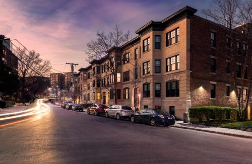 Griggs Park Apartment | Modern Studio, 15 min Train to Boston