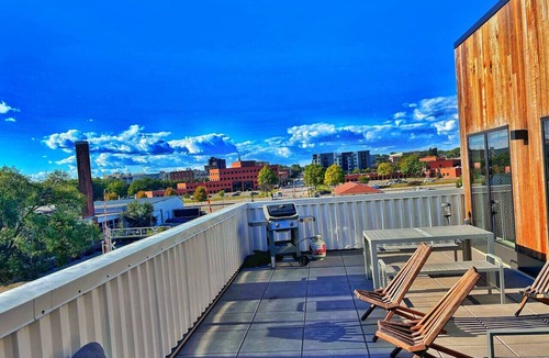 Downtown Des Moines Apartment | Modern Studio Retreat Near Des Moines Attractions