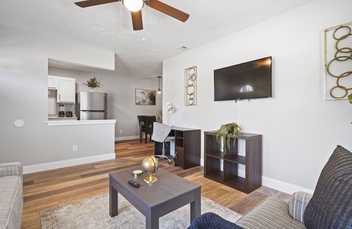 Springfield Apartment | Modern & Stylish 2BD, 1BA Retreat in Downtown Springfield Medical District!