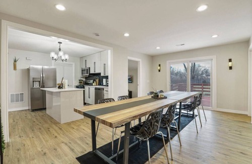 Fox Valley House | Modern Tranquil Boho Getaway in Glen Ellyn