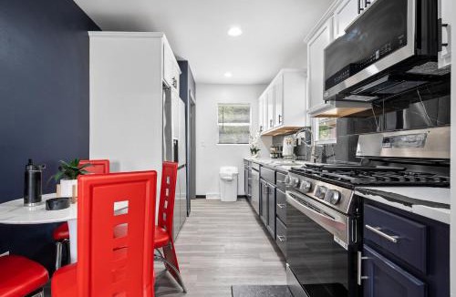 North Chicago House | modern upgrade-near naval base