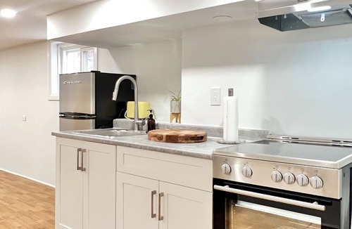 Woodbine - Lumsden House | Modern Upper Beaches Home - 2min from Subway Station - Cozy home away from home