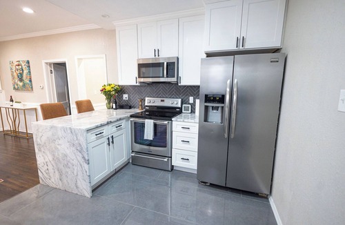 Cherry Street House | Modernized Cherry St. Historic Gem – Quiet Cul-De-Sac Home