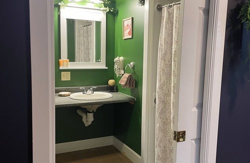 Pittsfield Hotel | Monroe Street Suites