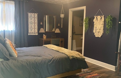 Pittsfield Hotel | Monroe Street Suites