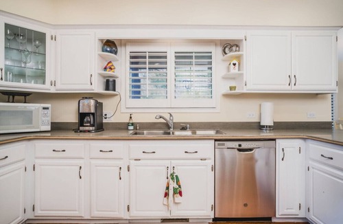 Antioch House | Monthly and Seasonal Large Petite Lake 4/4 Lakehouse Retreat with Hot Tub