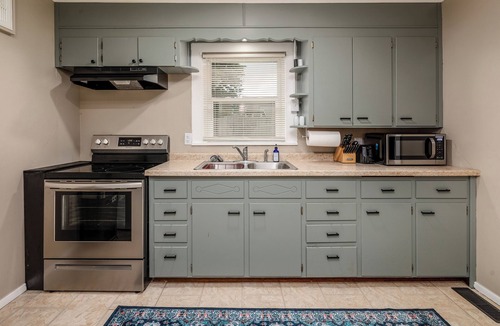 Marion House | Monthly Rental with Fenced Yard & Workspace