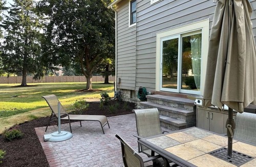 Fox Valley House | Monthly Stay~Pool Table~Backyard & Firepit~King Bd~WiFi~Spacious