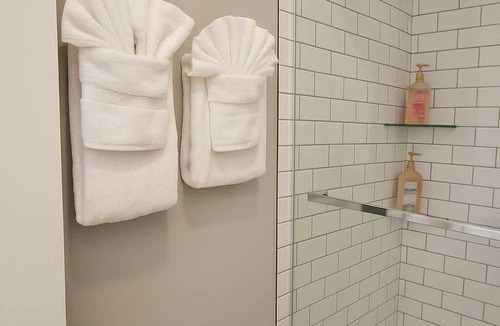 Buena Park Apartment | Montrose Studio:Your Uptown Base