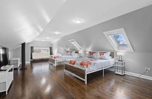 Morton Grove House | Morton Grove w Game Room & Huge Yard