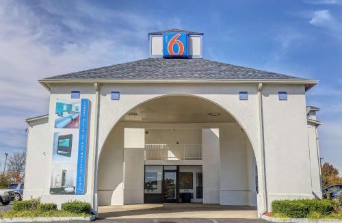 Dickson Hotel | Motel 6-Dickson, TN