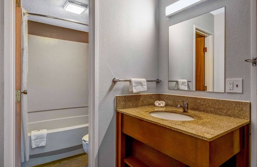 Elk Grove Village Hotel | Motel 6 Elk Grove Village, IL - O'Hare