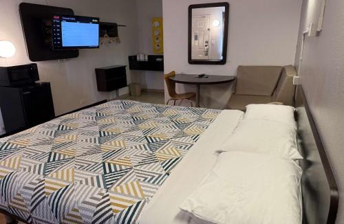 Joliet Hotel | Motel 6-Joliet, IL - I-80