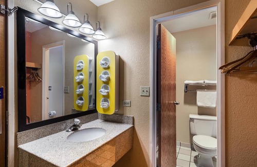 Libertyville Hotel | Motel 6 Libertyville, IL