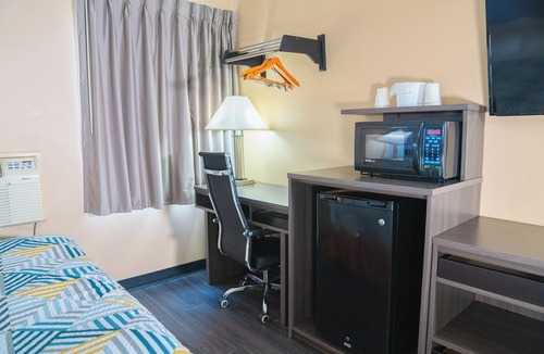 Litchfield Hotel | Motel 6 Litchfield, IL