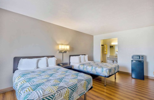 Mount Jackson Hotel | Motel 6 Mount Jackson, VA - Shenandoah