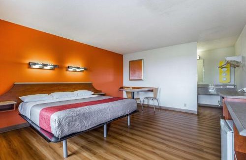 Mount Vernon Hotel | Motel 6-Mount Vernon, IL