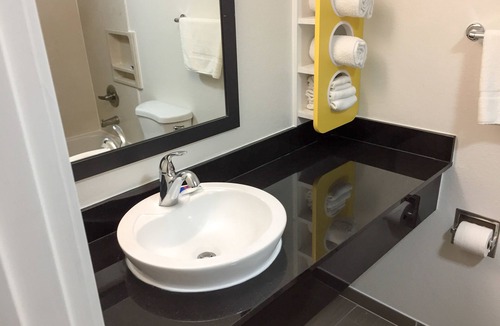 Orange Prairie Hotel | Motel 6 Peoria, IL