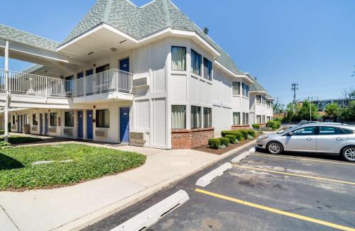 Schiller Park Hotel | Motel 6-Schiller Park, IL - Chicago O'Hare