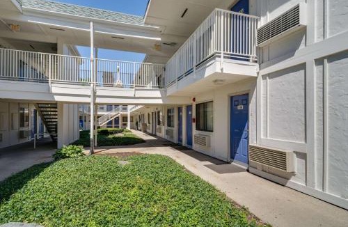 Schiller Park Hotel | Motel 6-Schiller Park, IL - Chicago O'Hare