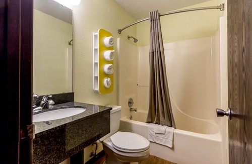 Troy Hotel | Motel 6 Troy, IL