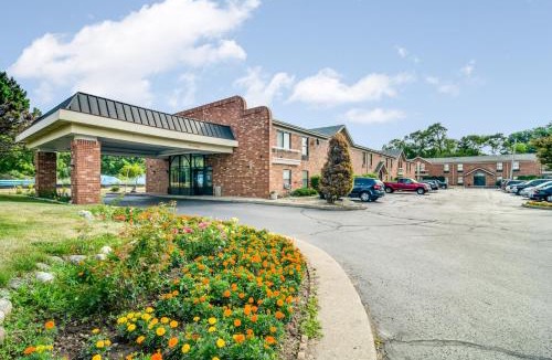 Waukegan Hotel | Motel 6-Waukegan, IL