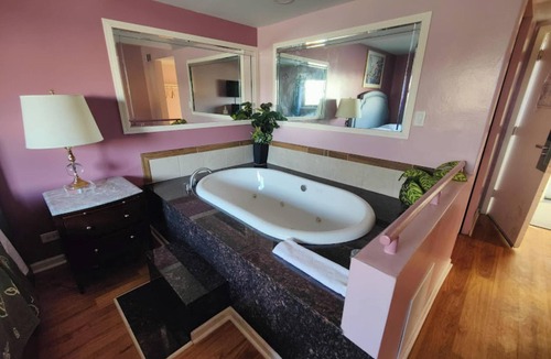 Wildwood Hotel | Motel Edgebrook Chicago North Shore by OYO