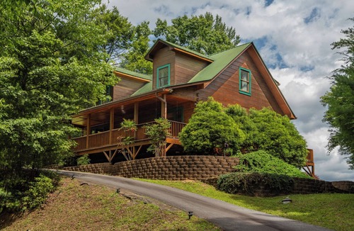 Ferguson Cabin | Mountain Cabin, Great Decks, WiFi, Pool Table, Ping Pong Table, & Foosball