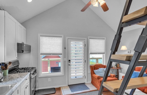 Thomas Cabin | Mountain Koru Near Trails & Town 2 Bedroom Cabin