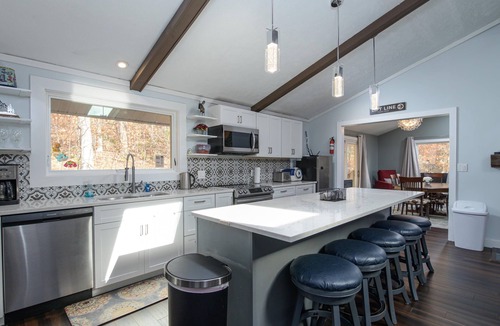 Wilmington House | Mountain side, remodeled 4 br neat trail head.