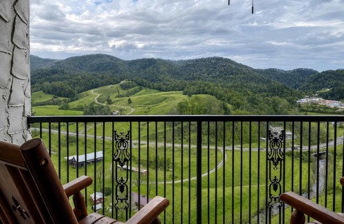Caton House | Mountain Views at Dolly's Castle Unit 7