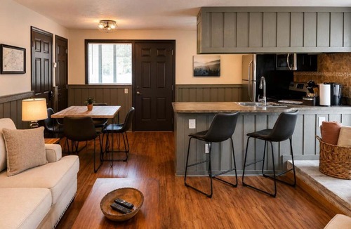 Caton House | Mountain Views at Dolly's Castle Unit 7