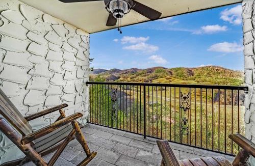 Caton House | Mountain Views at Dolly's Castle Unit 4