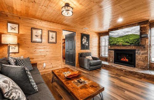 Caton House | Mountain Views at Dolly's Castle Unit 4