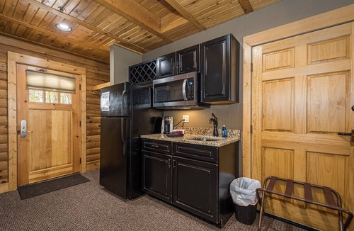 McHenry Cabin | Mountainside Cabin 45R- Dog Friendly