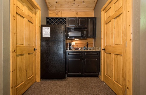 McHenry Cabin | Mountainside Cabin 47-Hot Tub, Dog Friendly