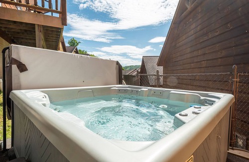 McHenry Cabin | Mountainside Cabin 47-Hot Tub, Dog Friendly
