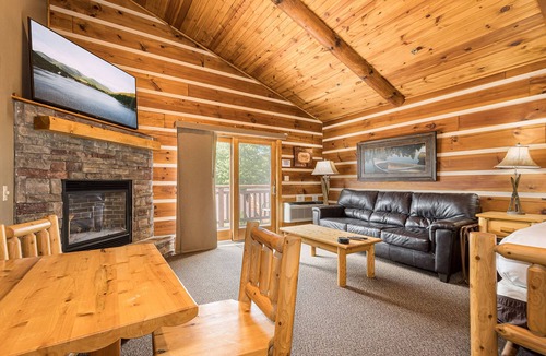 McHenry Cabin | Mountainside Cabin 52R-Dog Friendly, Indoor Jetted Bathtub