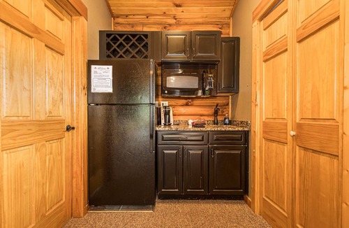 McHenry Cabin | Mountainside Cabin 53-Hot Tub, Dog Friendly