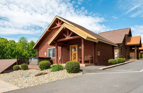 McHenry Cabin | Mountainside Cabin 53-Hot Tub, Dog Friendly