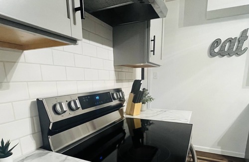 Mount Carmel House | Mt Carmel's Cottage - Adjacent to Wabash Valley College - 3bed/2bath - sleeps 11
