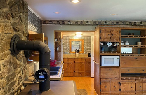 Rock Cave Cabin | Mt Ridge Cabin, peaceful and serene! Spacious 4 bedrooms! New hot tub!
