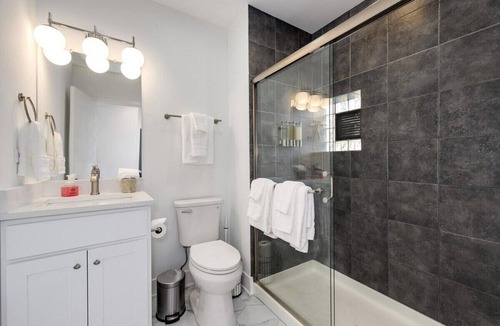 Bucktown House | MultiManor: A Renovated Bucktown Coach House
