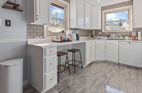 Oak Forest House | My Prima Karina BEAUTIFUL 4bd 2ba in quiet Chicago Suburb