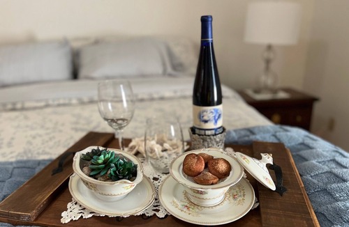 Jonesboro Bed & Breakfast | Nanny's Place- Cozy Porchview Getaway B&B by Shawnee Hills Wine Trail and Parks