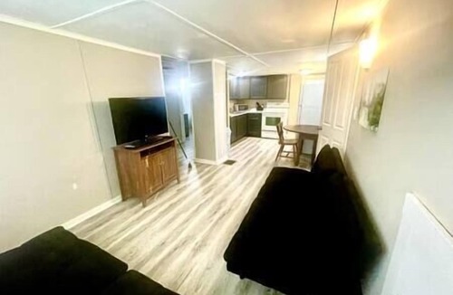Hamilton House | Nauvoo Area Arts and Crafts Upstairs Apt. Sleeps 6