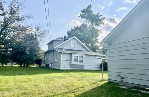 Hamilton House | Nauvoo Area Arts and Crafts Upstairs Apt. Sleeps 6