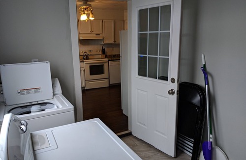 Niota Cottage | Nauvoo Country Cottage - Sleeps 12