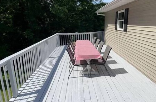 Nauvoo House | Nauvoo Family Reunion Retreat! 8/4 Sleeps 23!