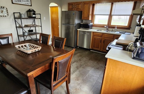 Niota House | Nauvoo Windmill Farmhouse 10-12 people